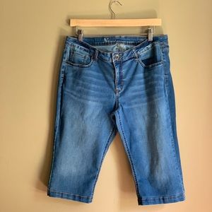 Comfy jean shorts Bermuda style